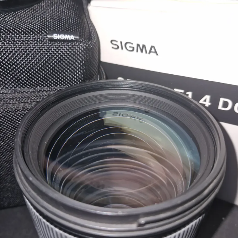 Sigma Sigma 85mm f/1.4 Art